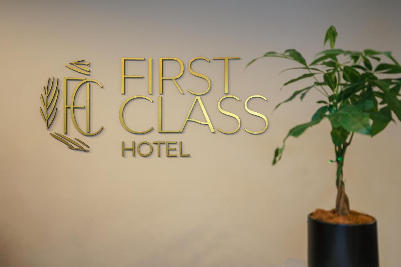 First Class Hotel Medellín Exterior foto
